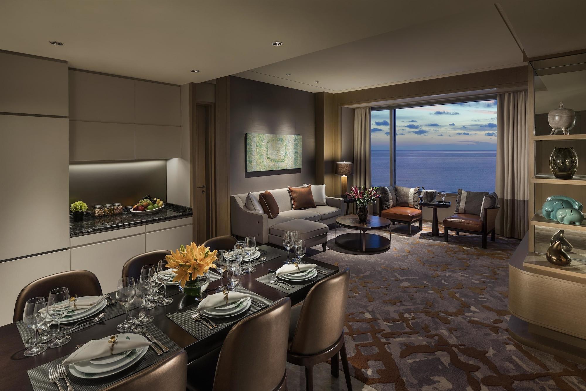 Shangri-La Colombo Exterior photo A suite at The Ritz-Carlton, Osaka