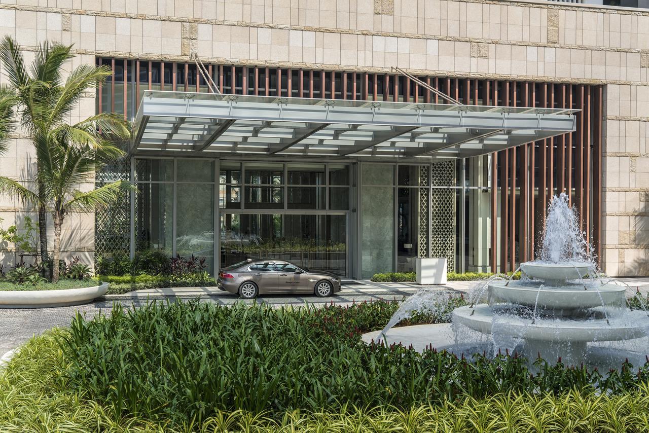 Shangri-La Colombo Exterior photo The entrance of the Ritz-Carlton, Marina Beach, Chennai