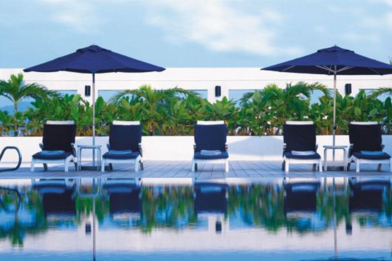 Shangri-La Colombo Exterior photo The pool at the hotel